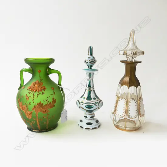 3 PCES ANTIQUE GLASS; 2 LIDDED BOTTLES H.250mm + GREEN VASE
