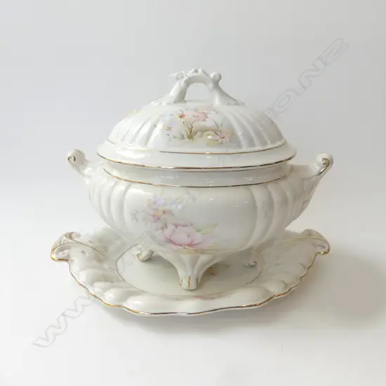 ITALIAN 'FIORENTINE' LG LIDDED TUREEN & PLATE W.440mm