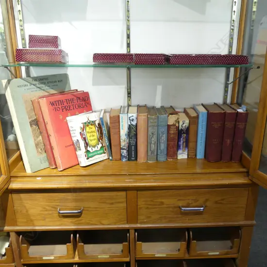 ASSORTED LOT OF BOOKS ON THE WAR IN SOUTH AFRICA