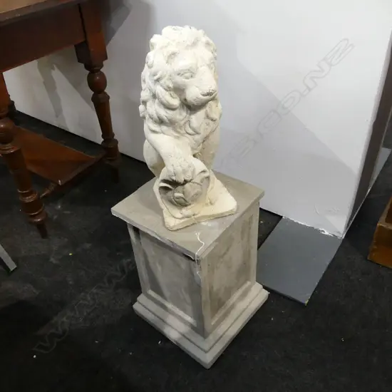 CONCRETE LION ON PEDESTALGARDEN ORNAMENT H800 MM