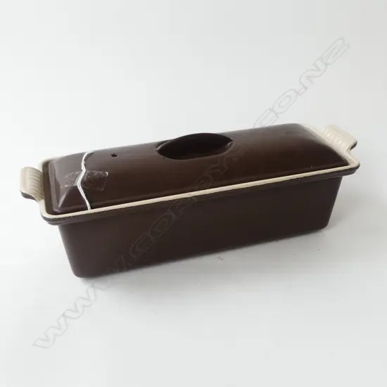 LE CREUSET LIDDED BROWN ENAMEL RECTANGULAR CASSEROLE W.310mm