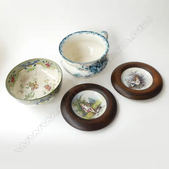 R. DOULTON BOWL, POTTY, 2 WOOD FRAMED PLATES 235mm dia
