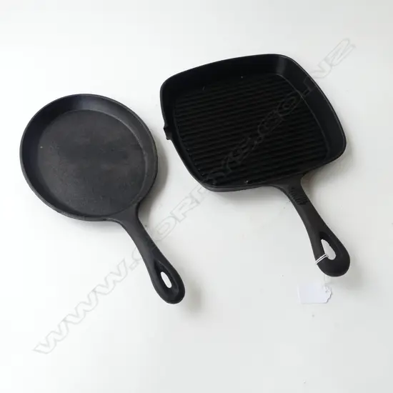 2 CAST IRON GRILL PANS L.380mm