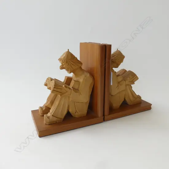 PR GERMAN CARVED WOODEN BOOK ENDS w MEN READING