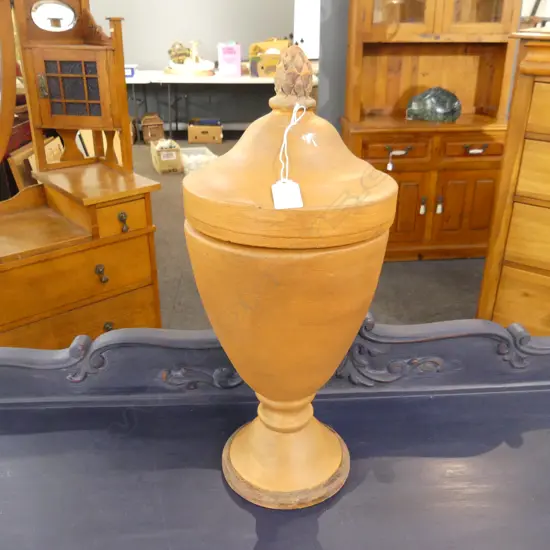 TERRACOTTA LIDDED URN H 510 MM