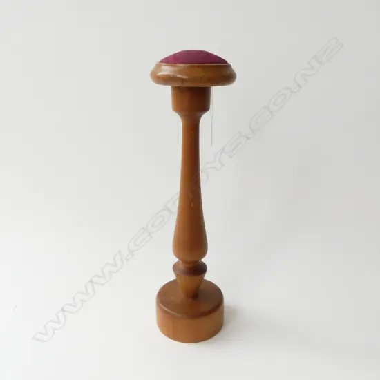 WOODEN HAT STAND H.350mm