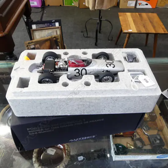 AUTOart SIGNATURE 1:18 PORSHE 804 FORMULA 1 RACING CAR, BOXED L.200mm