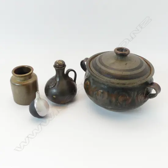 ASST. NZ STUDIO POTTERY; LG LIDDED CASSEROLE ETC