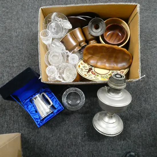 KERO LAMP, ASST. CRYSTAL INCL. 4 WATERFORD GLASSES H.110mm, WOOD WARE ETC