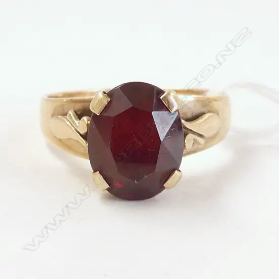 9ct GARNET RING  3.4gm SIZE N