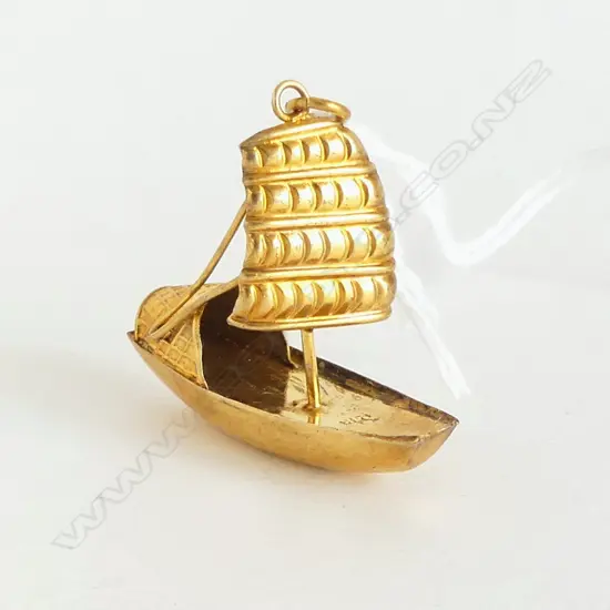 GP JUNK BOAT CHARM, H.30mm (STAMPED 14K XRAYS AS GP)