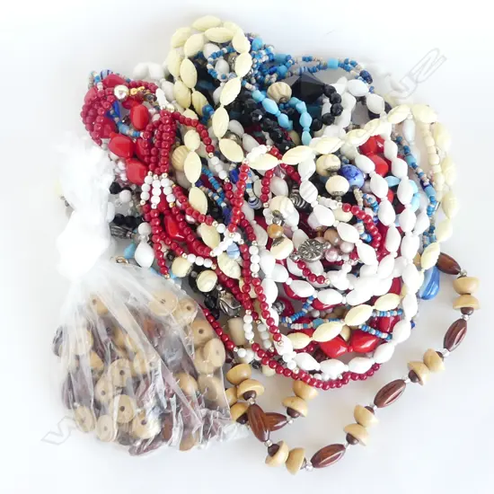 COLLECTION COSTUME NECKLACES