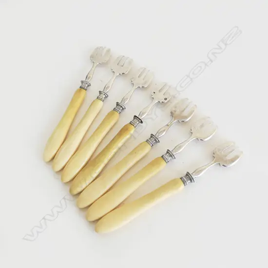 SET OF CONT SILVER & IVORY OYSTER FORKS
