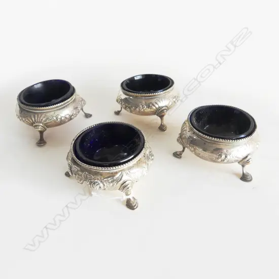 SET OF 4 S/SILVER VICT BLUE GLASS LINED SALTS SILVER WEIGHT 172GMS