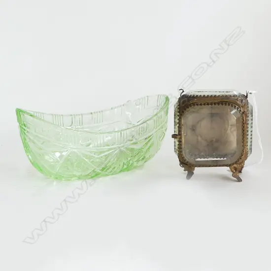 SMALLGLASS DISPLAY CASE FOR WATCH H.95mm & BOAT SHAPED GREEN DEPRESSION GLASS DISH, L.170mm 