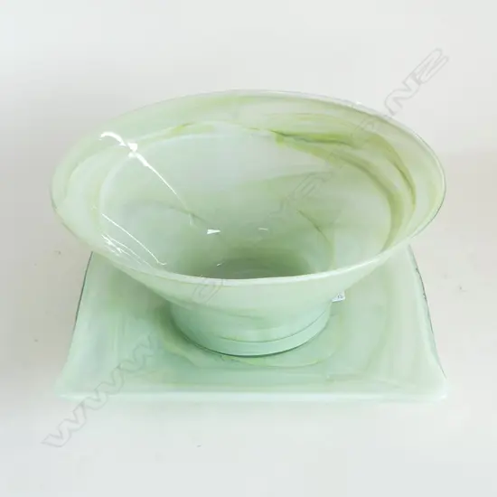 LG GRN ART GLASS BOWL & PLATE SET, DIA.280mm  x 130mm (bowl) DIA.260mm (dish)