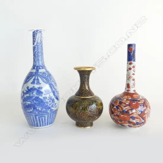 3 ORIENTAL VASES; CLOISONNE, IMARI, B/W H.210mm