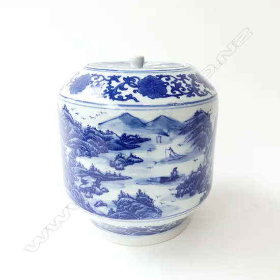 CHINESE B/W LIDDED CONTAINER H.200mm