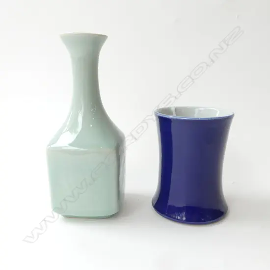 CHINESE BLUE GLAZED BRUSH POT H.120mm + CELADON VASE H.200mm