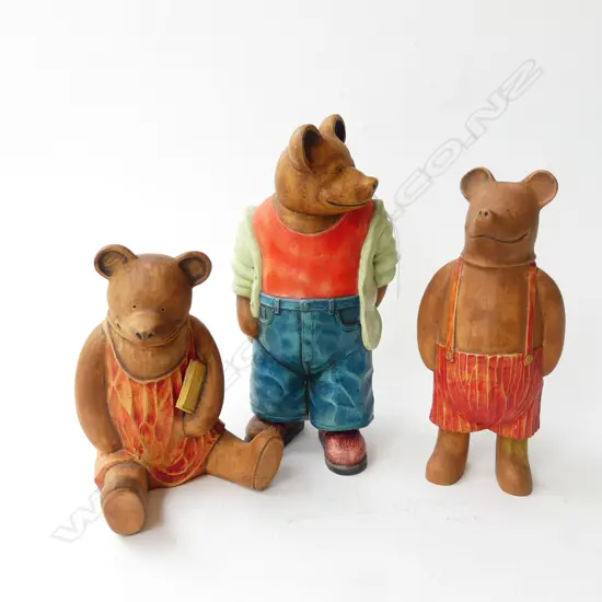 THREE CERAMIC BRYAN JONES BEARS; FATHER BEAR &amp; TWO CHILDREN, H.280mm (tallest)