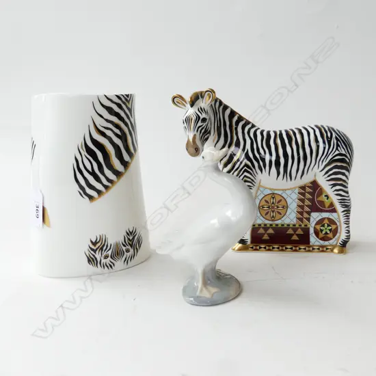 ROYAL CROWN DERBY ZEBRA PAPERWEIGHT H.160mm &#x2B; VASE &amp; LLADRO GOOSE