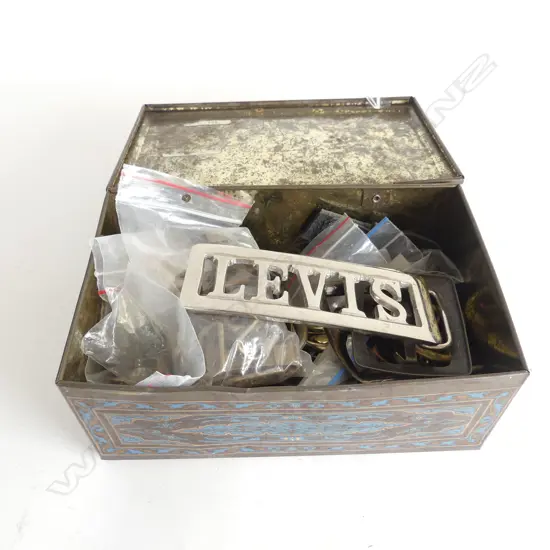 COLLECTION BUCKLES IN A VINTAGE TIN