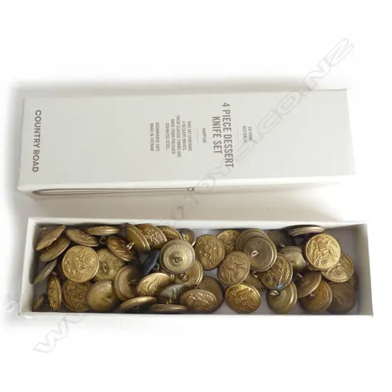 COLLECTION OF MOSTLY AMERICAN WW2 MILITARY BUTTONS