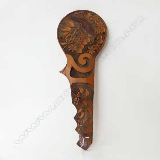 KAURI CARVED VINTAGE FOLK ART 21ST KEY DEPICTING A TUI L630MM
