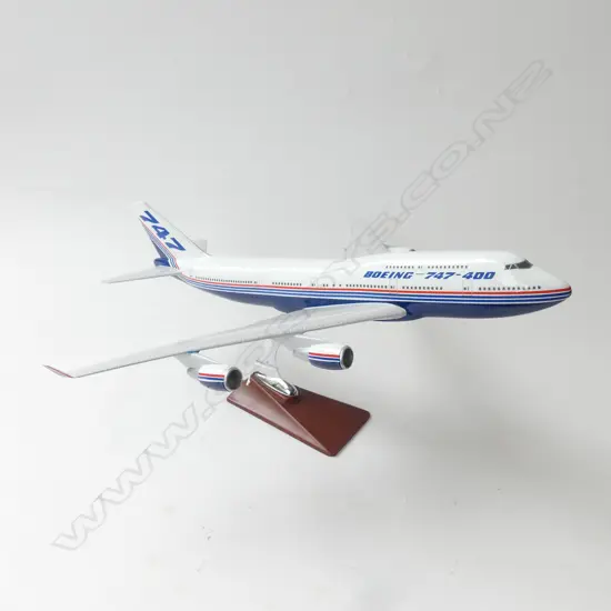MODEL 747 PLANE ON STAND L.440mm