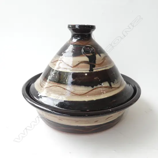 LARGE LIDDED STUDIO POTTERY CASSAROLE DISH SIGNED TO BASE H250MM