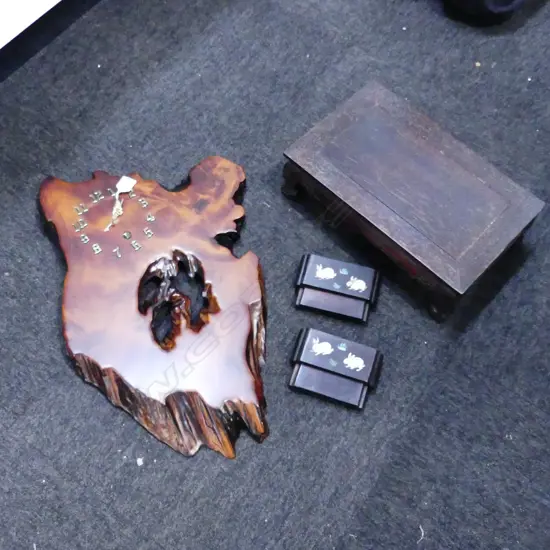 4 WOODEN PCES; CLOCK H.590mm, 3 ORIENTAL STANDS; 1 W.380mm + PR