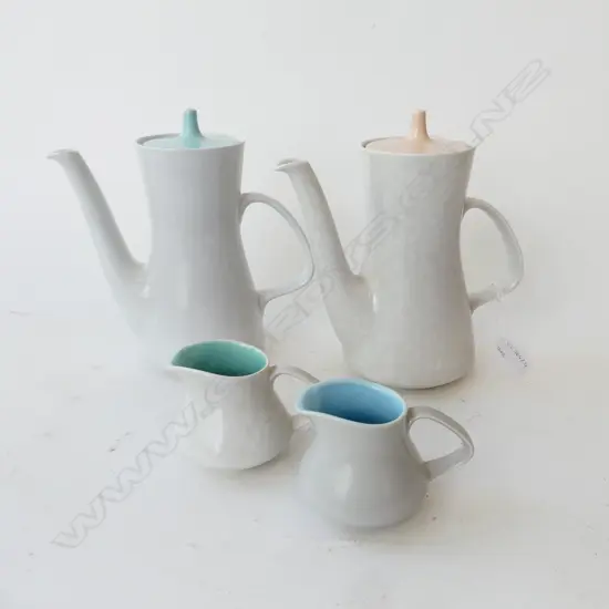 4 PCES POOLE TWINTONE; 2 COFFEE POTS H.210mm, 2 MILK JUGS