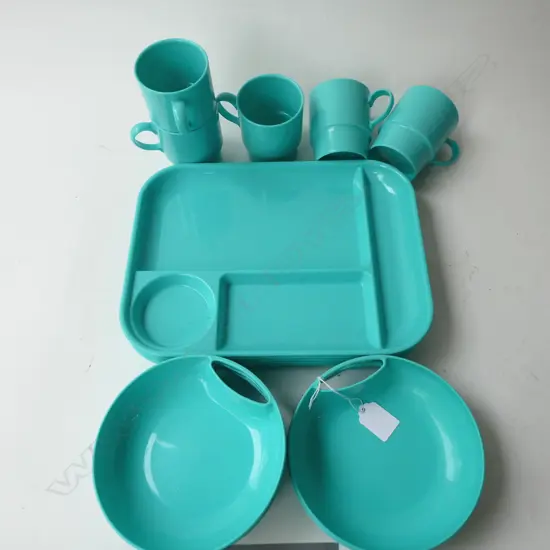 PLASTIC PICNIC SETTING