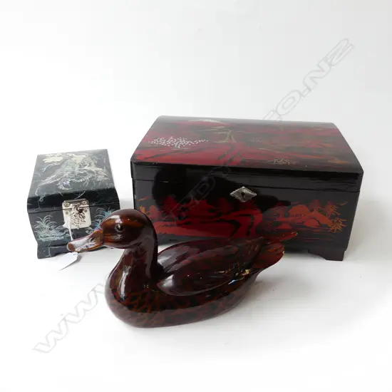 2 ORIENTAL JEWELLERY BOXES W.305mm + DUCK L.270mm small chip