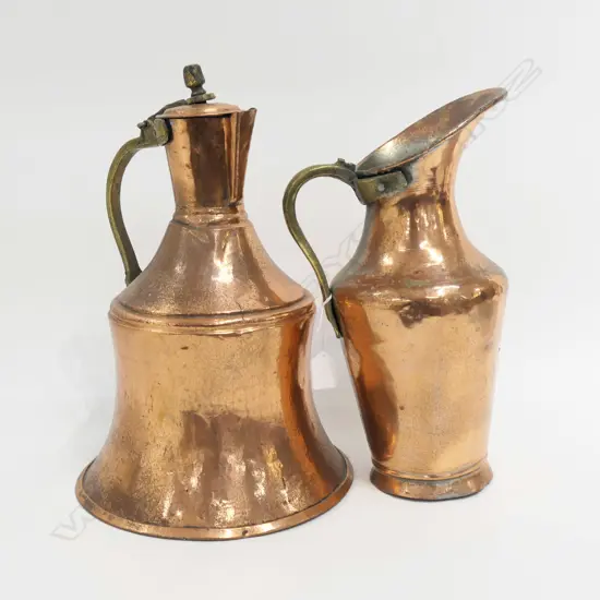 2 LG COPPER JUGS H.365mm