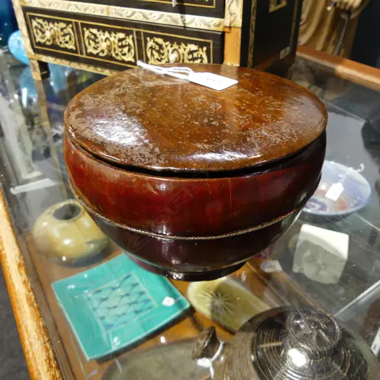 CHINESE LACQUER LIDDED CONTAINER 180mm dia