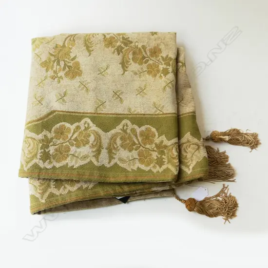 'OPERA' GREEN FABRIC THROW