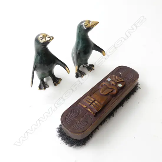 PR BRASS PENGUINS W. WHEKU CARVED BRUSH H120mm