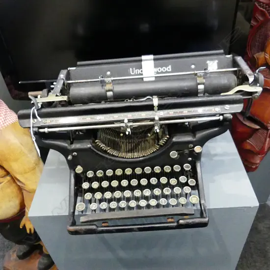 VINTAGE UNDERWOOD USA TYPEWRITER H235mm