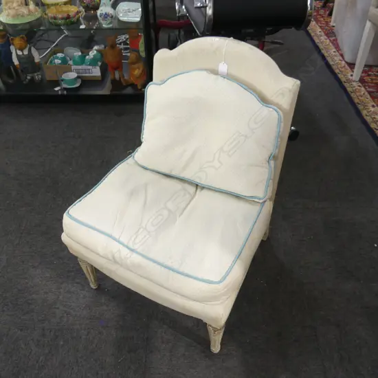 SML WHITE BEDROOM CHAIR H.700mm