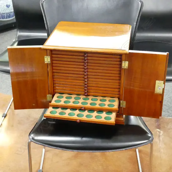 CEDAR BURR PANELED COIN CABINET; 20 TRAYS, 580 COINS, 290x260x295mm