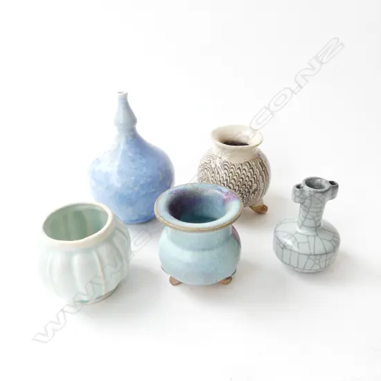 5 ORIENTAL CERAMIC VASES H.125mm