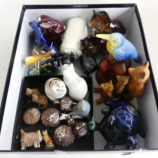 COLLECTION CHINA & CERAMIC ANIMALS (Crown Lynn bird repaired))