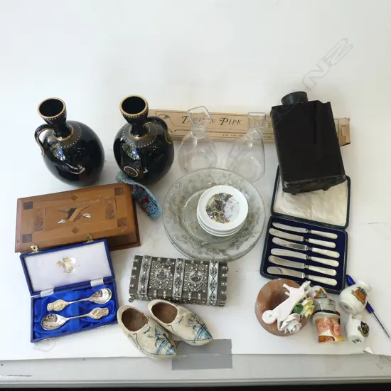 ASST. ITEMS; PR BLACK GRECIAN STYLE VASES H.220mm, ETC