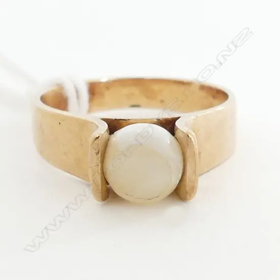 9CT GOLD PEARL SET RING 3.3GMS  WIEGHT PEARL A/F SIZE M