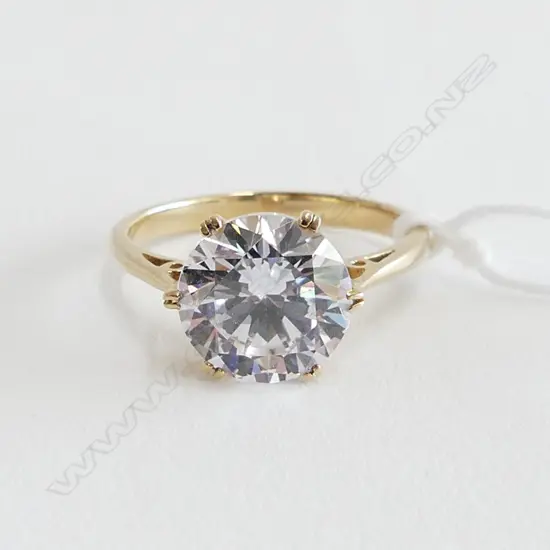 9ct YELLOW GOLD & LGE CZ STONE RING 3.36gms SIZE P