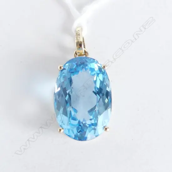 **RTV**  14ct GOLD & BLUE TOPAZ PENDANT, OVAL CUT IN BRIDGE SETTING (NEW)