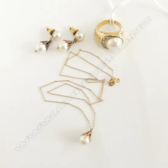 COSTUME 18K GE PEARL RING, PEARL PENDANT NECKLACE & EARRINGS RING SIZE N