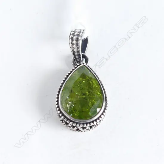 SILVER & PERIDOT PENDANT (NEW)