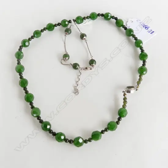 GREEN GLASS BEAD NECKLACE & BRACELET